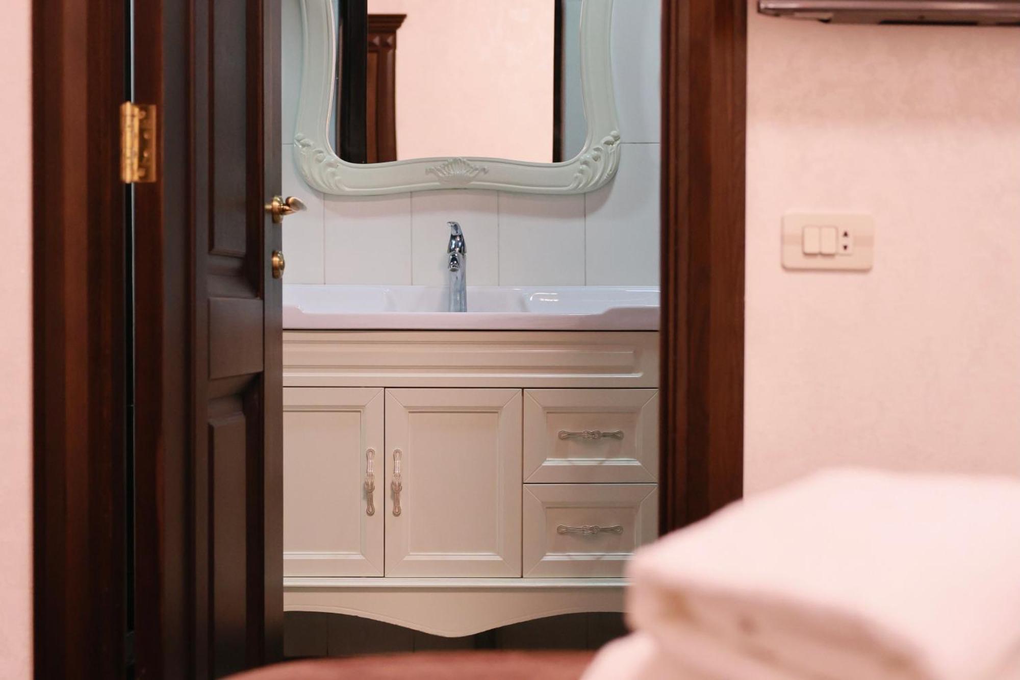 Royal Renaissance Hotel Yerevan Bilik gambar